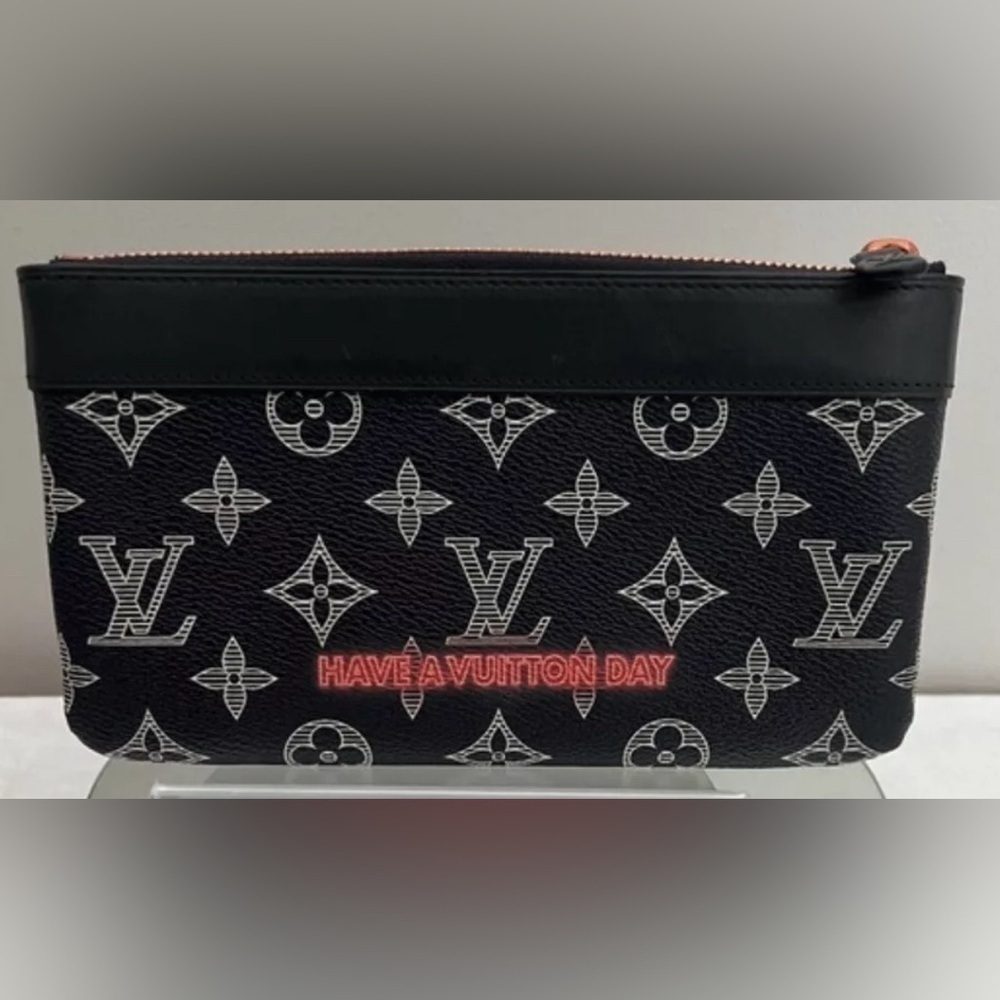 Louis Vuitton Monogram Discovery Pochette Limited Edition Upside Down - Picture 2 of 9